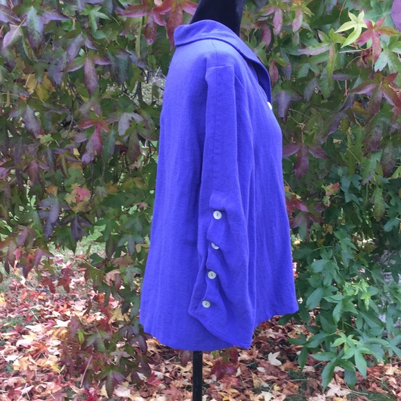 Beautiful Blue Blouse with Abalone Buttons - Picture 4 of 8